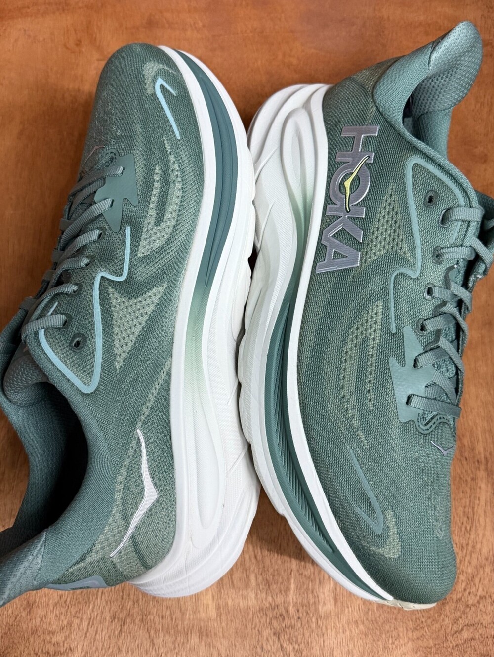 Hoka One One Clifton 10 Shoes Mens Size 10.5 Green Fern Truffle Salt 1162030-FFF